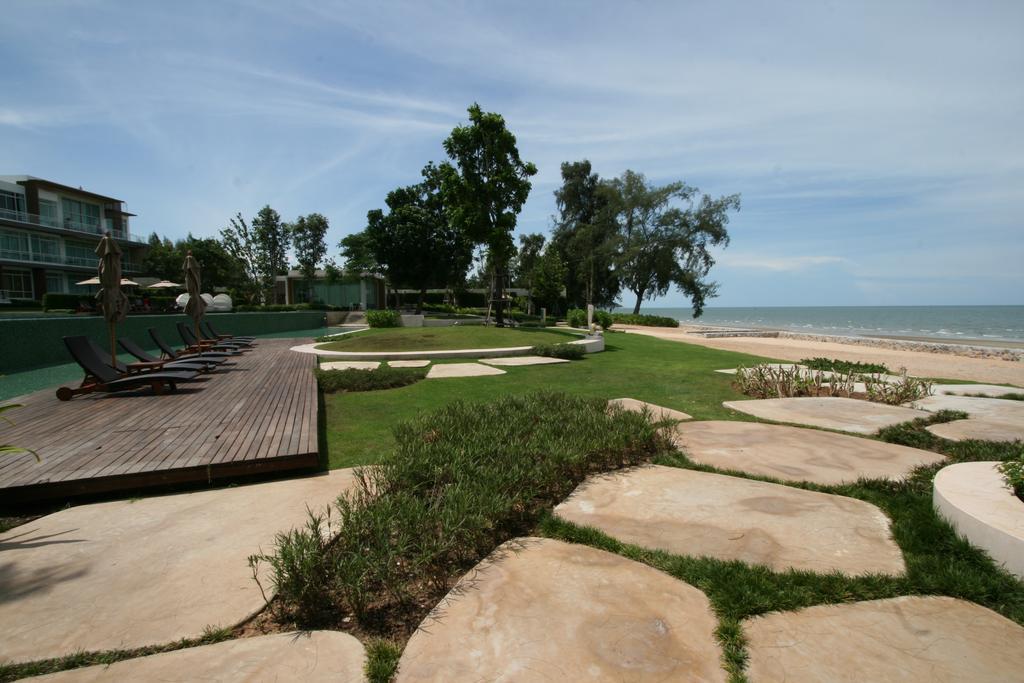 Luxury Beachfront Condo Хуахін Екстер'єр фото