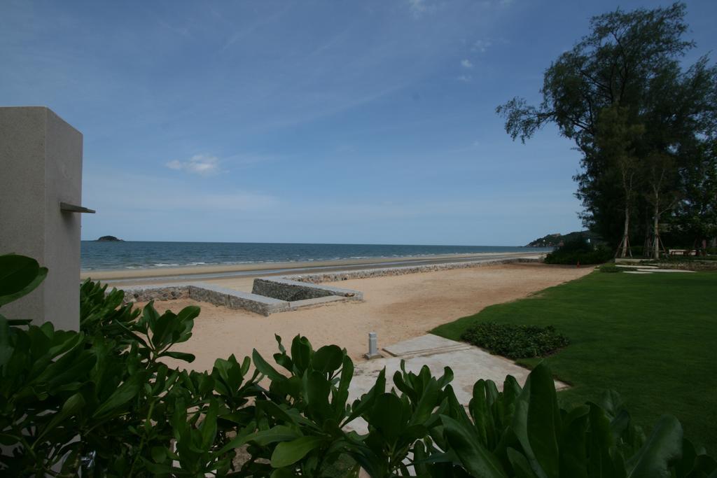 Luxury Beachfront Condo Хуахін Екстер'єр фото