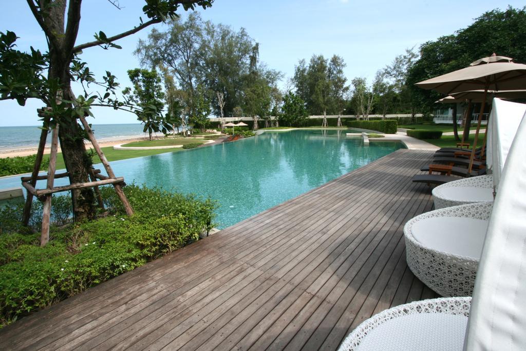 Luxury Beachfront Condo Хуахін Екстер'єр фото