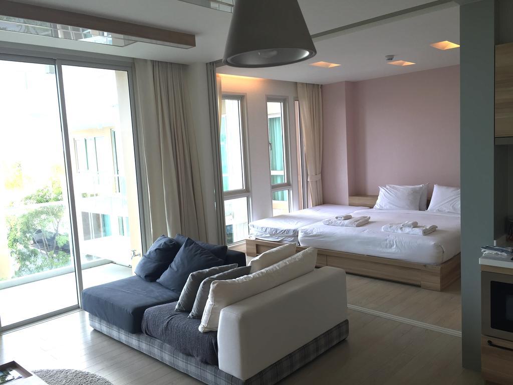 Luxury Beachfront Condo Хуахін Екстер'єр фото
