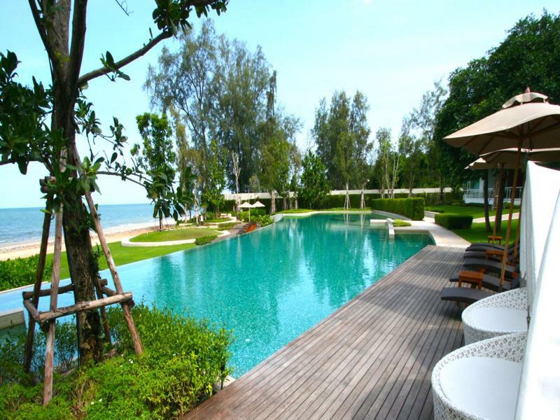 Luxury Beachfront Condo Хуахін Екстер'єр фото