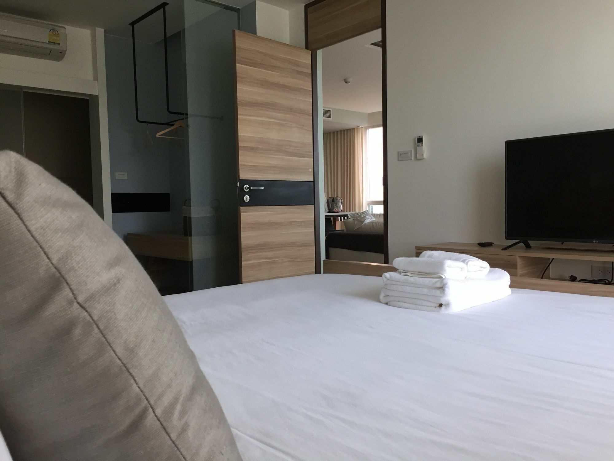 Luxury Beachfront Condo Хуахін Екстер'єр фото